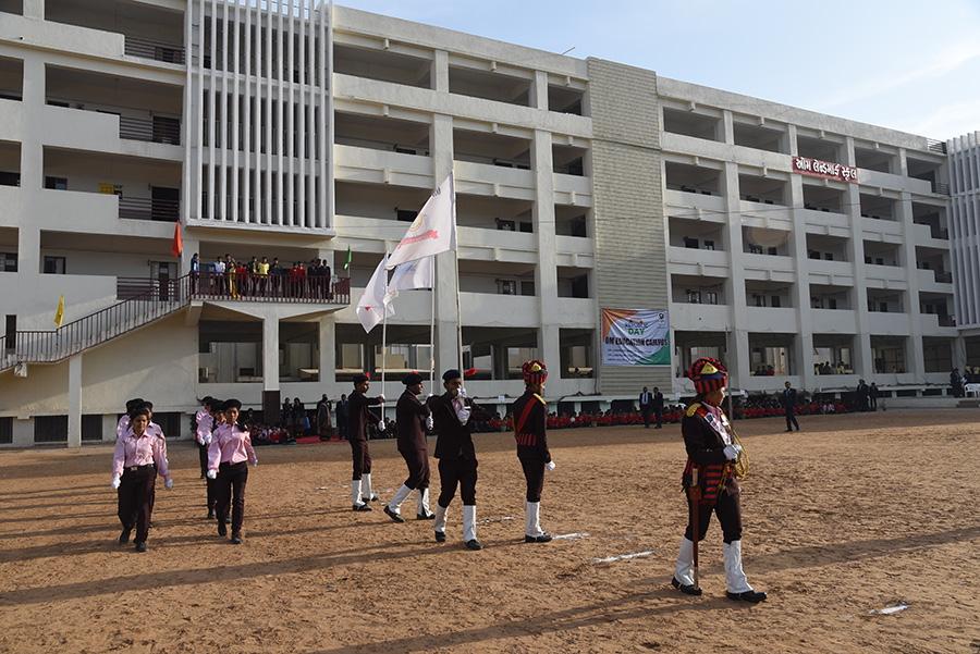 SCHOOLBAND12 Om Landmark School